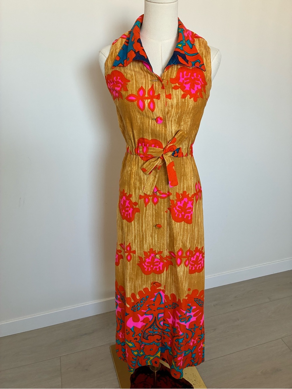 Vintage Sleeveless Hawaiian Maxi Dress with Pink & Orange Floral Print